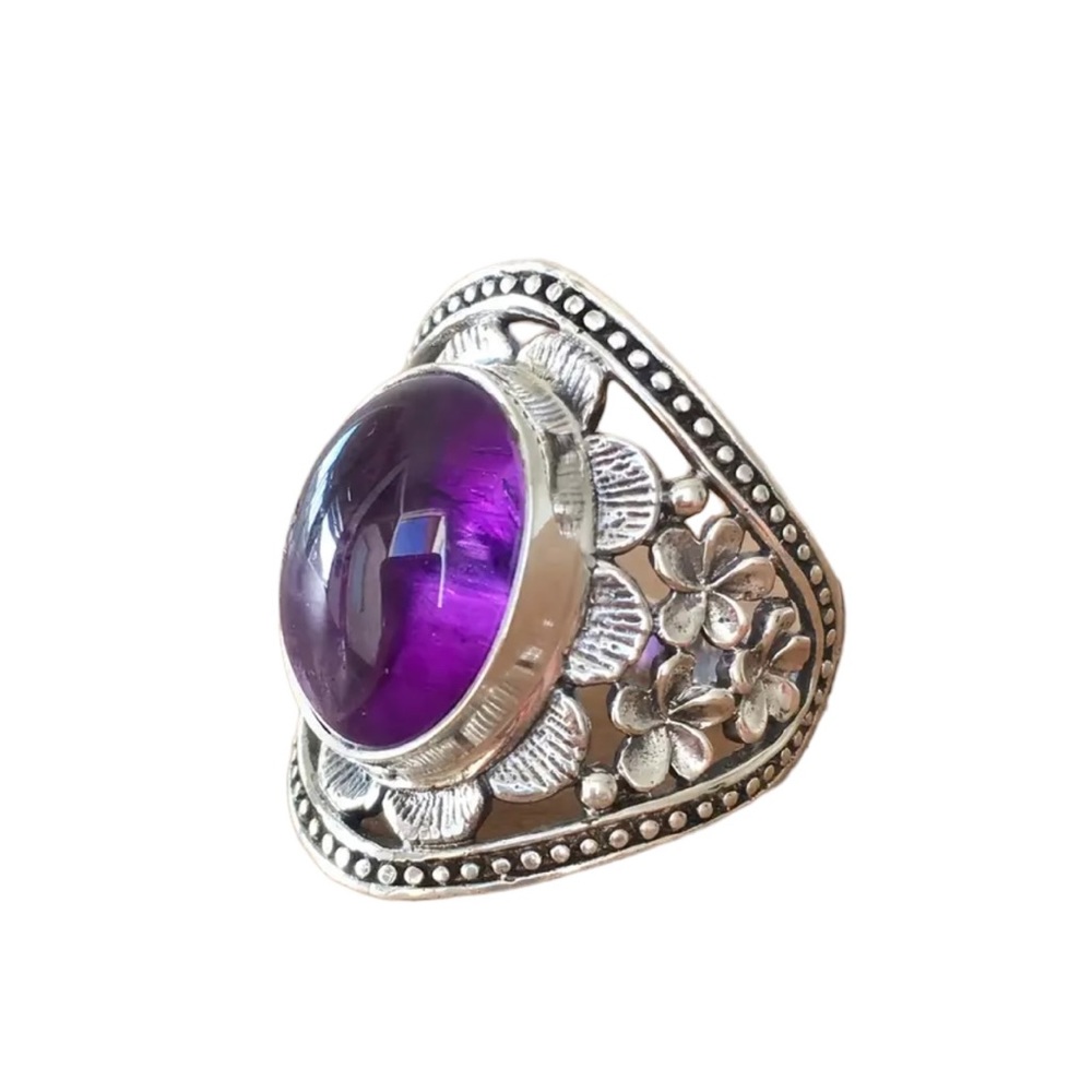 Vintage Style Silver Floral Ring with Flower Detail